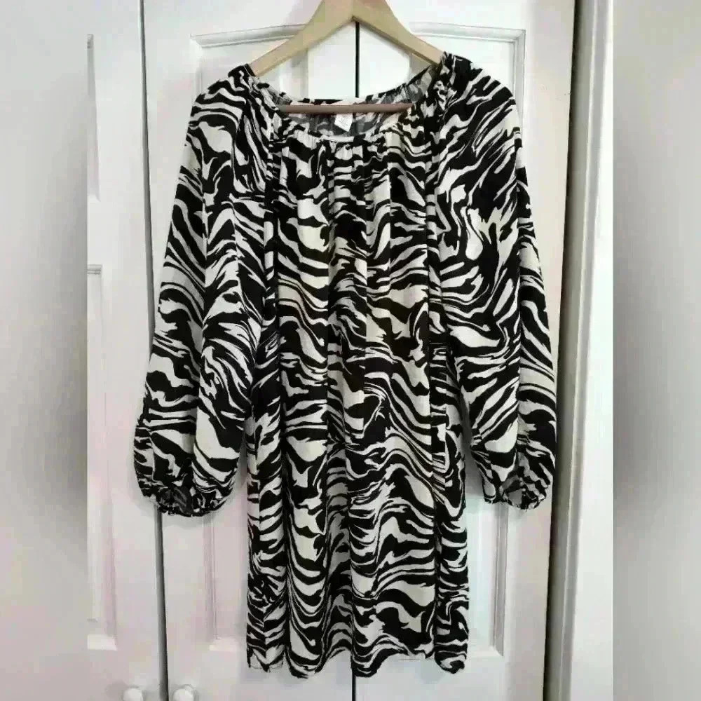 H&M Zebra Print Crepe Dress | black/cream | long balloon sleeves | Small